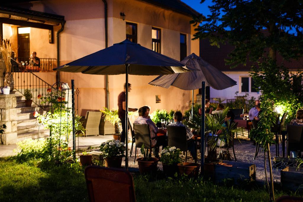Gut Zentgraf Hotel Mörbisch am See Buitenkant foto